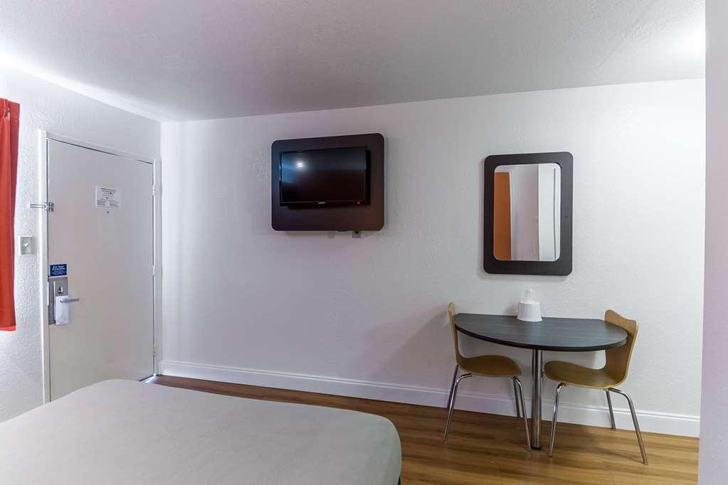 Motel 6 - Pensacola West Room photo