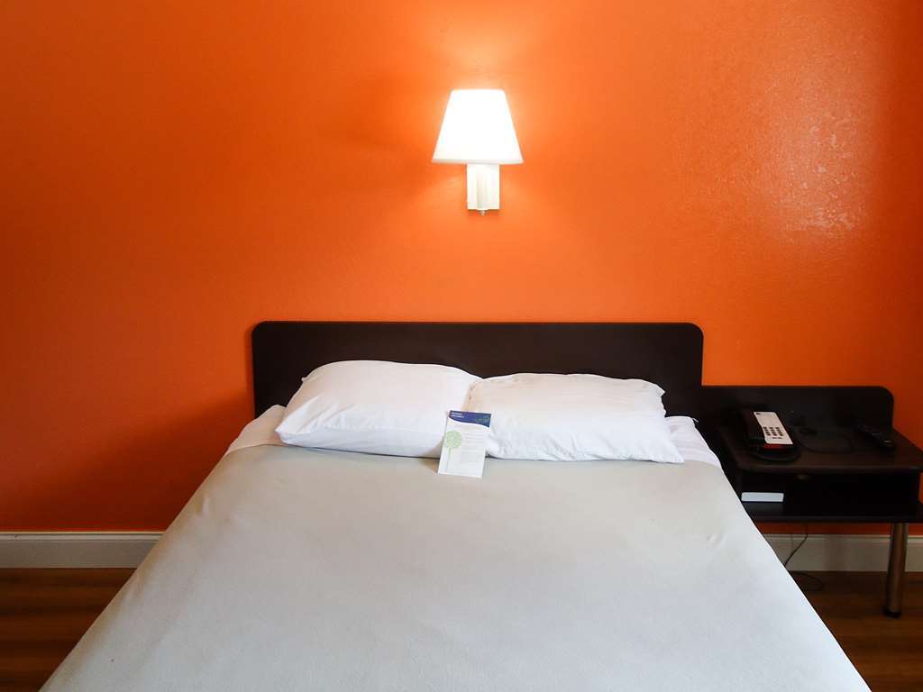 Motel 6 - Pensacola West Room photo